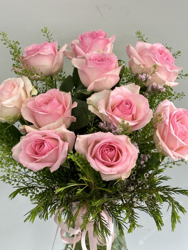 10 Pink Rose In Vase