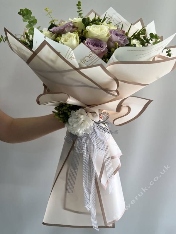 Deluxe 20 Lilac & White Rose