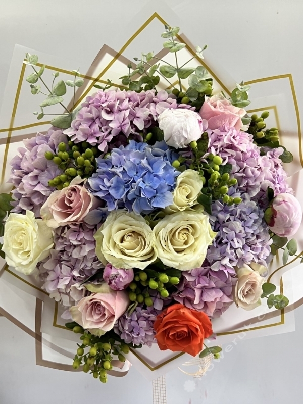 Deluxe Rose & Hydrangea Bouquet
