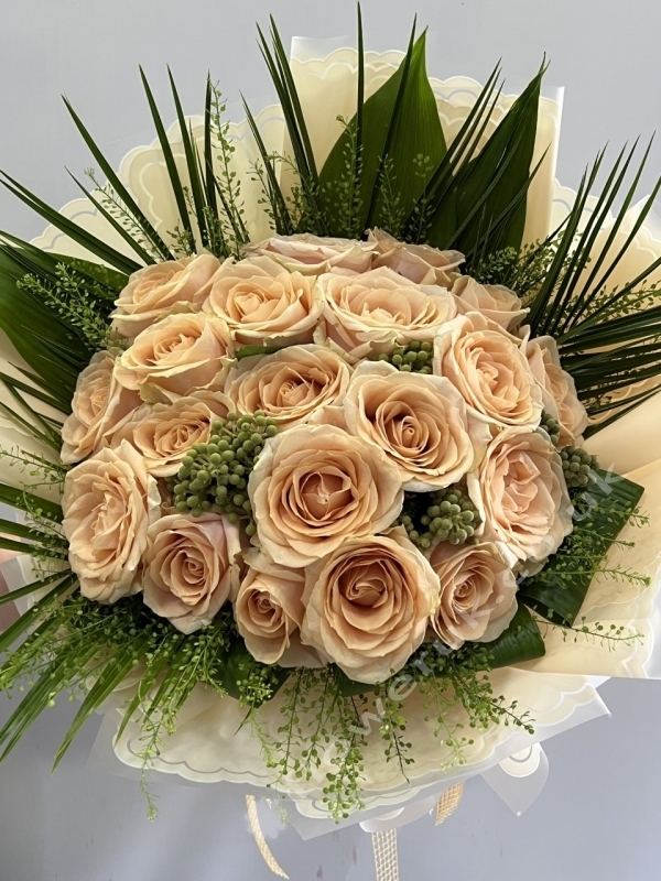 Deluxe Salmon Rose Bouquet