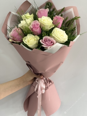 10 Pink & White Rose Bouquet