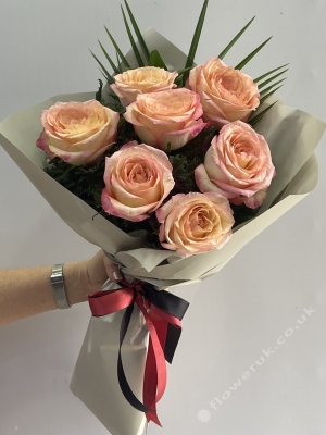 7 Salmon Rose Bouquet