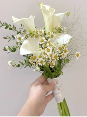 White Calla & Daisy Bridal Bouquet